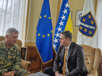 BEĆIROVIĆ - HABERMAYER; I NEMA POTREBE ZA ODUGOVLAČENJEM: 'Hitno povećati broj vojnika EUFOR-a u BiH'