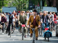 NEKAKO S PROLJEĆA: Stotine osoba u vintage odjeći od tvida provozalo se biciklima kroz London