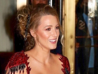 BLAKE LIVELY U TRENDU: Najpopularniji model traperica za 2023. godinu (FOTO)