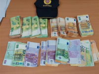 BH. DRŽAVLJANIN 'ULOVLJEN' NA GRANICI: U vozilu krio veću količina novca i mobitele, evo gdje je sve to pronađeno (FOTO)