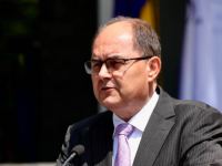 OD LOŠEG KA GOREM: Schmidtov novi napad na ustavni poredak otvara prostor za nove apelacije!