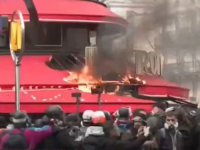 NASTAVLJENI PROTESTI U FRANCUSKOJ: Na udaru demonstranata bio i omiljeni Macronov restoran (VIDEO)