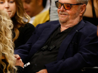 NA SVOM MJESTU: Jack Nicholson nakon dugo vremena pratio je utakmicu svog voljenog kluba (FOTO)