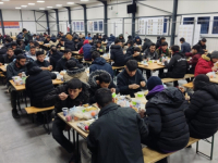 IFTAR ZA MIGRANTE U CENTRU 'LIPA' KOD BIHAĆA: 'Iako smo daleko od kuće trudimo se ispostiti ramazan'