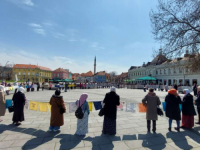 KAO I SVAKOG 11. U MJESECU TAKO JE I DANAS ODRŽAN MIRNI SKUP U TUZLI: Majke Srebrenice pozvale institucije BiH da rade na...