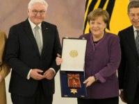 ONI (NI)SU ORDENJE ZASLUŽILI: 'Ako su odlikovanjem zatvorena usta bivšoj kancelarki Angeli Merkel, to se nipošto ne odnosi na...'