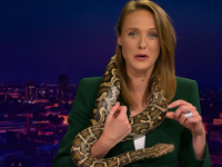 URNEBESNO: S pitonom oko vrata voditeljica na RTL-u odjavila emisiju, pogledajte video...