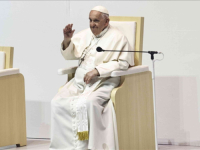 HLADAN TUŠ ZA ORBANA U BUDIMPEŠTI: Papa pred 50.000 ljudi pozvao Mađarsku i Evropu da otvore vrata migrantima i siromašnim