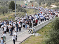 USIJANJE NA BLISKOM ISTOKU: Hiljade Izraelaca krenule prema ilegalnoj ispostavi na Zapadnoj obali