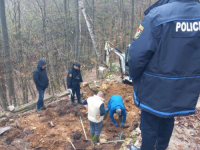 NA PODRUČJU BUSOVAČE IZVRŠENA EKSHUMACIJA POSMRTNIH OSTATAKA: Istražiteljica Posebnog odjela za ratne zločine po nalogu postupajućeg tužioca...