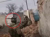 NEVJEROVATAN SNIMAK IZ BAHMUTA: Pogledajte kako ukrajinski snajper pogađa ruskog vojnika u glavu... (VIDEO)