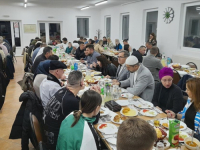 ISTAKNUTA VAŽNOST OKUPLJANJA: U Srebrenici za zadnji dan ramazana organiziran iftar, upućene bajramske čestitke