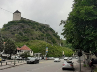 PUCNJAVA U TEŠNJU: Muškarac ranio partnericu, a potom izvršio samoubistvo