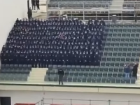 URNEBESAN SNIMAK: Pripadnici policijske akademije MUP-a RS skakutali ispitujući statiku tribina teniske arene (VIDEO)