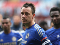 KADAR ZA VJEČNOST: John Terry igrao je za Chelsea i kada je dao go West Hamu dotrčao je do tribine gdje su bili suparnički navijači; No, tamo su ga dočekali otac i ujak