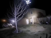 UZNEMIRUJUĆI SNIMAK UBISTVA U SJEDINJENIM DRŽAVAMA: Policija u SAD-u ubila vlasnika kuće, bila na pogrešnoj adresi (VIDEO)