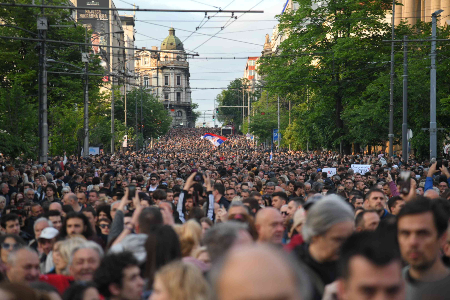 NEZADOVOLJSTVO IZLAZI NA POVRŠINU: Pogledajte nepreglednu kolonu  demonstranata u Beogradu nakon dva masakra (FOTO, VIDEO) | Slobodna Bosna