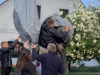 INCIDENT U KUMROVCU: Ceradom prekrili kip Josipa Broza Tita, pa zapjevali jedan od Thompsonovih hitova (VIDEO)