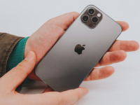 INSAJDERI SVE SIGURNIJI: iPhone 15 Pro će ostati bez ove zanimljive funkcije; Dobavljač dijelova za Appleove uređaje...