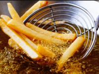 CIJENE RASTU, PA VAM GA ŽAO PROLITI IZ TAVE: Smijemo li ponovno koristiti isto ulje za prženje?