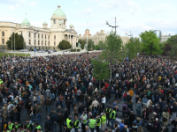 HILJADE LJUDI ISPRED SKUPŠTINE SRBIJE: 'Predugo smo šutjeli, ovo su naši zahtjevi!' (FOTO)