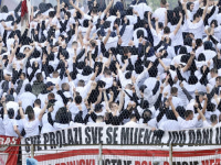 'ULTRASI' U ZENICI PODSJETILI NA SVOJ STAV O DRŽAVI: Tokom intoniranja himne okrenuli leđa i digli u zrak ruke sa ispruženim srednjim prstom (FOTO, VIDEO)