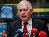 PORUKA ADILA KULENOVIĆA: 'Kvalificiranje zalaganja za demokratsku tranziciju kao radikalizam ne može zaustaviti sam proces i rastuću političku volju!'
