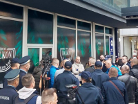 DRAMA U CENTRU BANJE LUKE: Policija izuzima restoran kontroverznog poduzetnika, napeta situacija pred objektom... (FOTO)