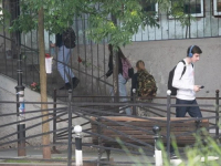 U DVIJE SMJENE DEŽURAT ĆE PO ŠEST POLICAJACA: Počela nastava u Osnovnoj školi 'Vladislav Ribnikar', učenici VII-2 popodne dolaze na nastavu