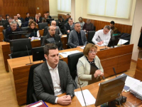 PREDAJE NOVCA U PROSTORIJAMA STEVANDIĆEVE STRANKE: Ako ga osude, moraće vratiti 335.000 maraka: Zeljković i optužen direktori...