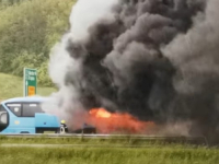 SPAŠENO SVIH 17 PUTNIKA: Autobus iz Tuzle se zapalio na autoputu u Hrvatskoj (VIDEO)