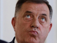VIC DANA: Nakon što je Republika Srpska bankrotirala, Dodik stao pred svoju sliku i tužno je pogledao…