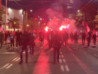 PROTESTI ISPRED NJEMAČKE AMBASADE U BEOGRADU: Iza svega stoji Miloš Ković, profesor kojem je nedavno ukinuta zabrana ulaska u BiH