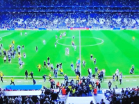 BJEŽ'TE KUD VAS NOGE NOSE: Igrači Barce počeli slaviti titulu kod gradskog rivala, pa jedva izvukli živu glavu (VIDEO)