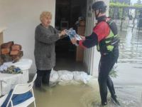 HEROJ SA 15 GODINA: Ponos Bosne i Hercegovine po cijeli dan u vodi, nesebično pomaže poplavljenima...