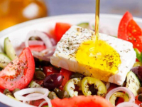 AUTENTIČNA GRČKA SALATA - DORUČAK NA SELJAČKI NAČIN: Horiatiki, omiljeno jelo širom svijeta