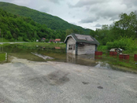 KOD MAGISTRALNOG PUTA BIHAĆ - SARAJEVO: Izlila se nafta u krugu bivše benzinske pumpe...