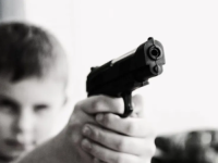 STRAVIČNE POSLJEDICE MASAKRA, TINEJDŽERI KOPIRAJU UBICU: U Srbiji uhapšena još trojica maloljetnika zbog prijetnji i fotografija oružja