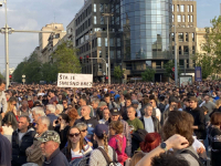 U BEOGRADU PROTEST 'SRBIJA PROTIV NASILJA': Više hiljada građana se okupilo, traže Vučićevu ostavku (FOTO)