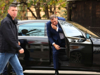 LUKSUZNO, BEZOBZIRNO, SLOJEVITO: U godini krize tri nova vozila za Milorada Dodika; I dok sa svih strana stižu signali...'
