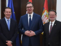 I NA ISTOK I NA ZAPAD: Aleksandar Vučić razgovarao je danas u Beogradu s američkim senatorima, a Ivica Dačić i Aleksandar Vulin...