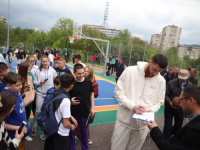 NURKIĆ NE PRESTAJE ODUŠEVLJAVATI: Otvorio igralište u Tuzli - 'Mirza Delibašić koji je rođen ovdje...' (FOTO)