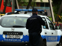 PUCAO IZ VOZILA U POKRETU: Banjalučka policija uhapsila muškarca, u autu pronađena tri gasna pištolja; Priznao da je...