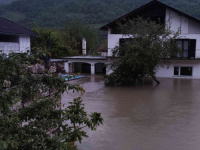 VELIKE POPLAVE NA SJEVEROZAPADU DRŽAVE: U Sanskom Mostu proglašeno stanje elementarne nepogode, dramatično i u Bihaću, spasioci na terenu (FOTO, VIDEO)
