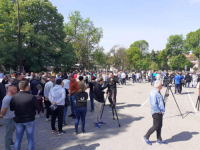 DOSTA IM SVEGA: I radnici u Brčkom za prvomajske praznike izašli na ulice, traže linearno...