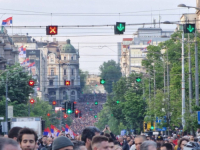 TRESLA SE GORA; 'UPALIMO SVJETLA MOBILNIH TELEFONA': Završen protest u Beogradu, novi zakazan...