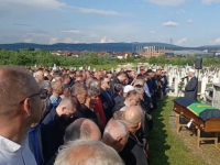 POSLJEDNJI ISPRAĆAJ MLADOJ DOKTORICI: Veliki broj ljudi na dženazi Azri Spahić u Bihaću - 'Kao da danas pratimo meleka' (FOTO, VIDEO)