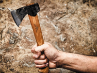 UŽAS NA SOKOCU: Muškarcu sjekirom nanesene teške povrede glave