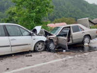 ZASAD BEZ ZVANIČNIH INFORMACIJA O STRADALIM: Težak sudar dva automobila na putu Bosanska Krupa-Bosanska Otoka