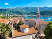 GDJE SE KUPATI, GDJE ŠKOLJKE SKUPLJATI: Za hodanje u kupaćem kostimu u zoni Starog grada i ulicama Budve kazne i do...